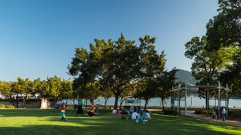 The open grass areas with shade trees and open views of the sea provide an ideal location to gather and socialize.